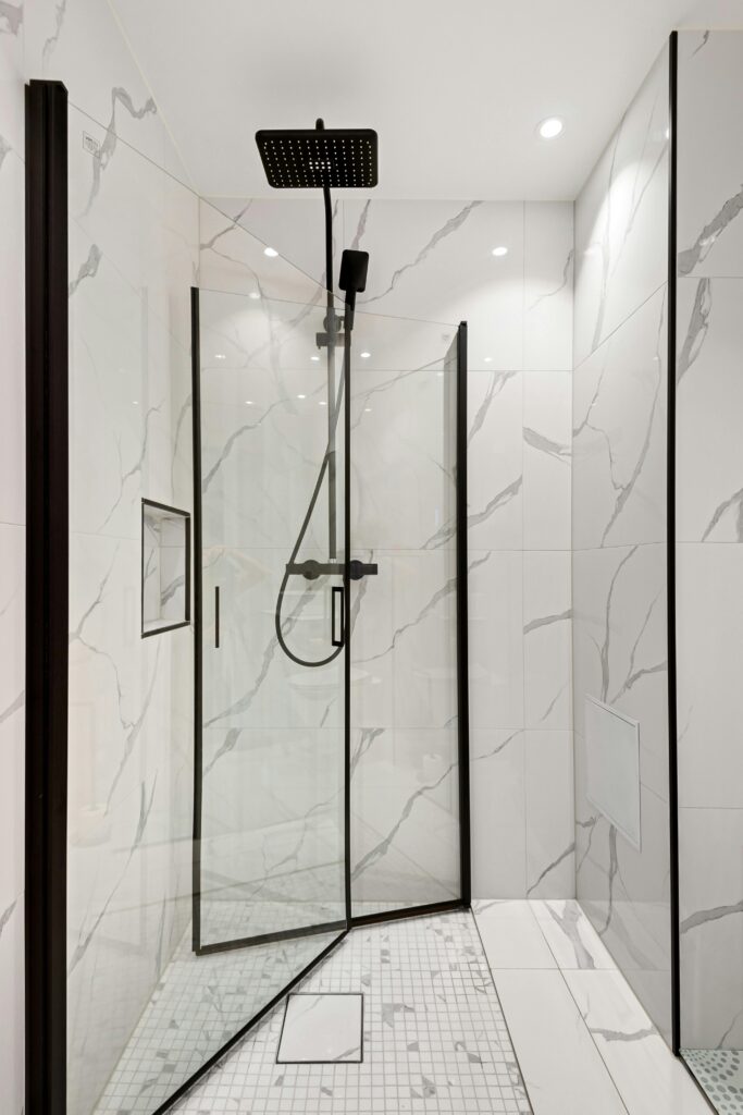 pexels photo 19916739 19916739 Elegant modern shower featuring sleek marble tiles and a glass door for a minimalist aesthetic.